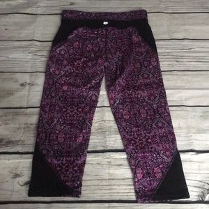 Athleta purple black paisley crop Small leggings